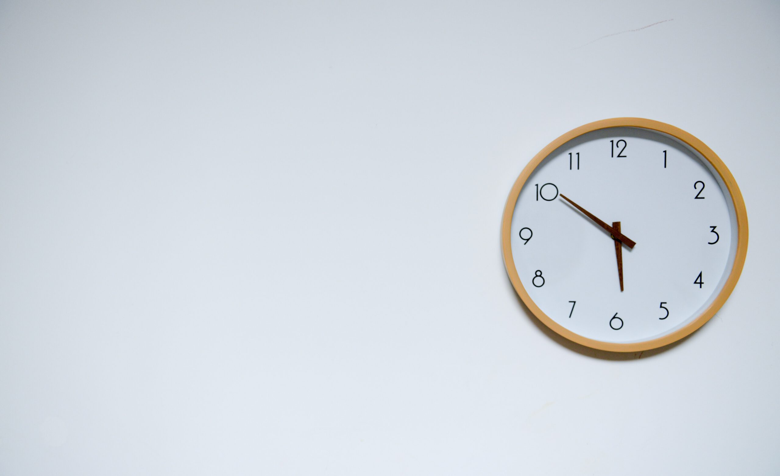 wall-clock-at-5-50-707582